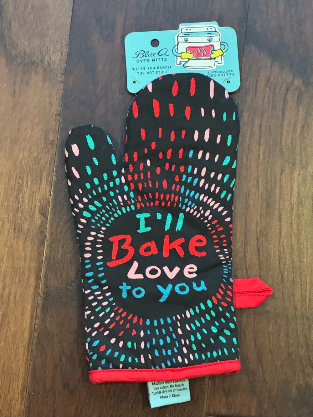 NWT Blue Q 'I'll Bake Love to You' Black Oven Mitt